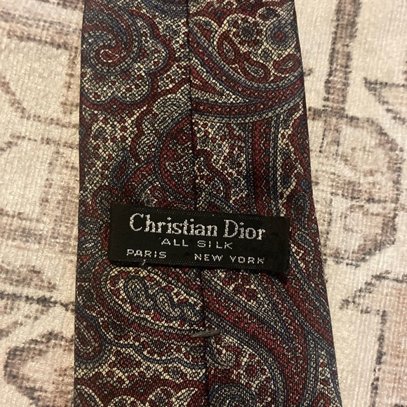 Christian Dior - Picture 2 of 2